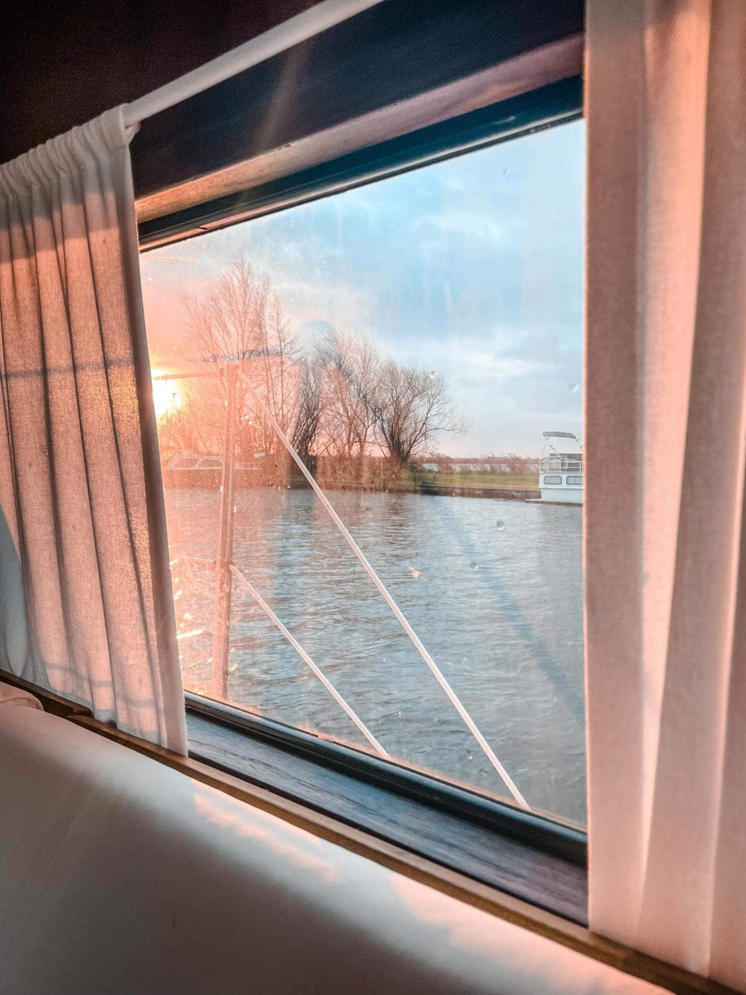 Botel Moana De Woude