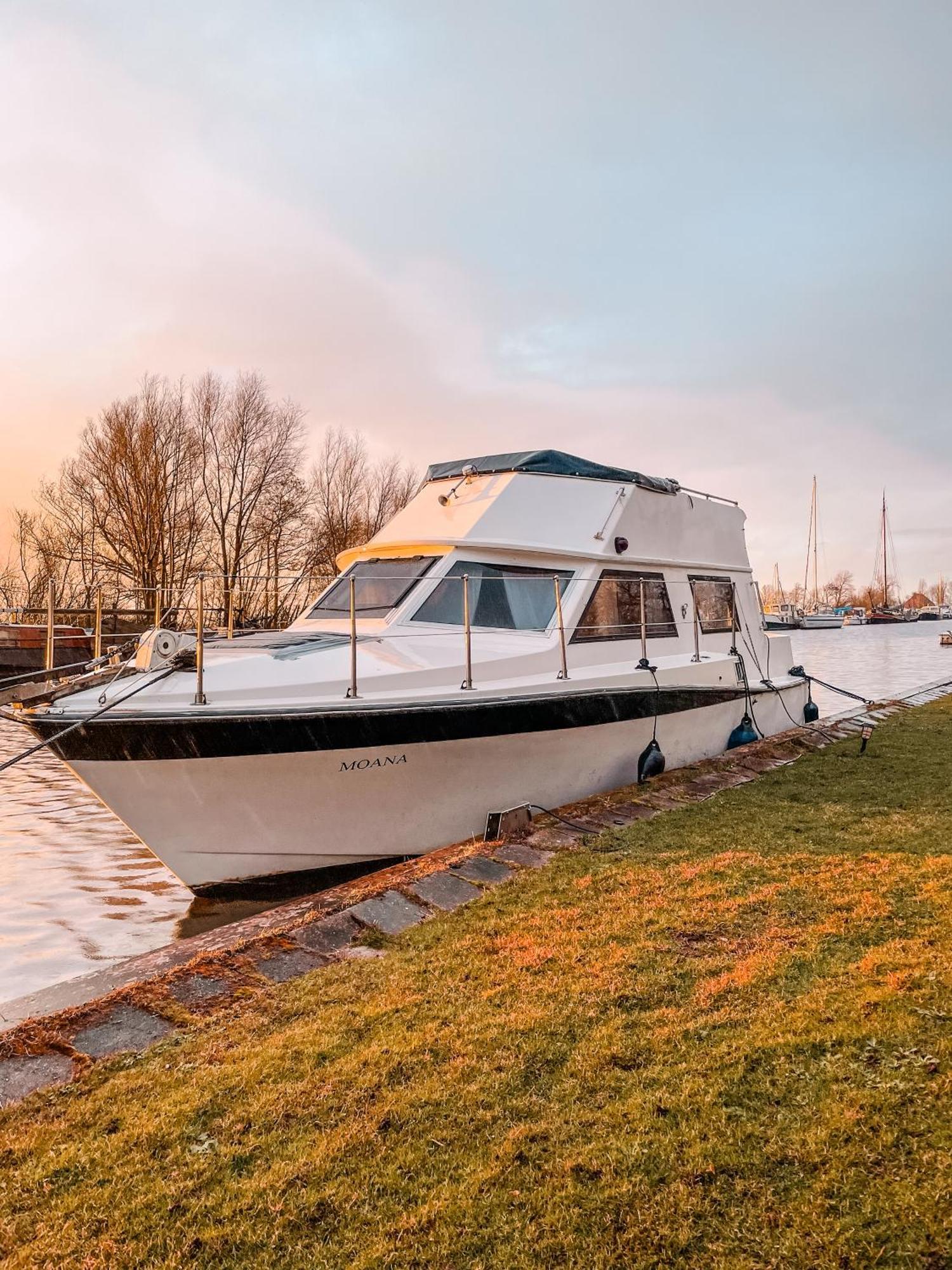 Botel Moana De Woude